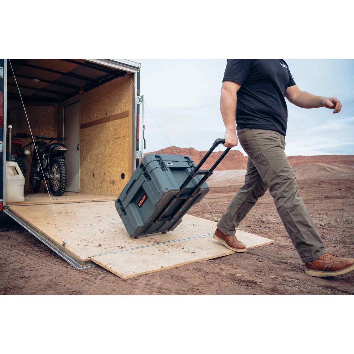 Roam Rolling Rugged Case - ROAM-CASE-150L-BLK-LL